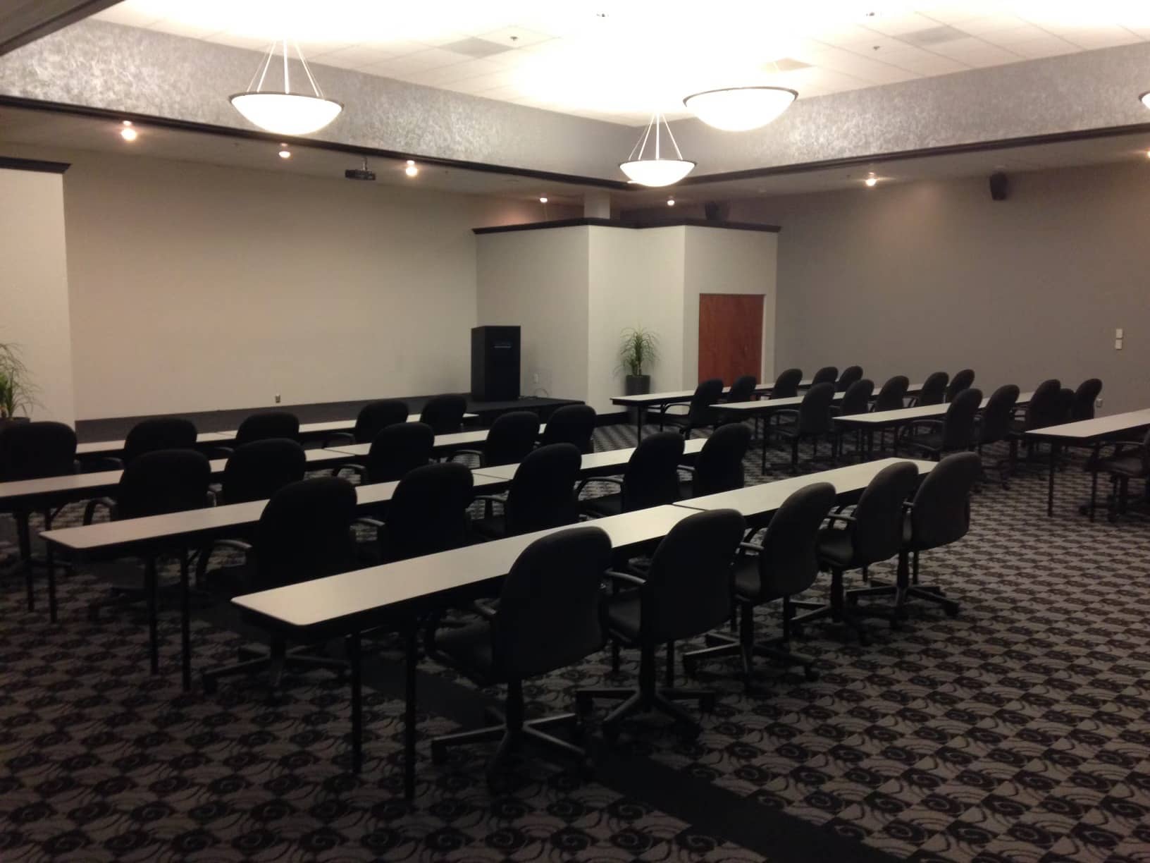 Large classroom-style meeting and training room
